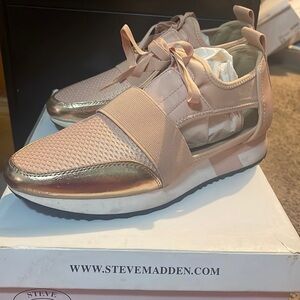 Previously worn Steve Madden side cut out sneaker pink and rose gold